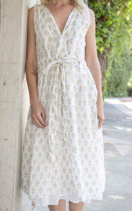 Julia Dress in White With Gold Print